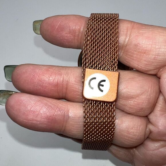 Hello Kitty Rose Gold Magnetic Mesh Strap‎ Brand New Watch - Picture 3 of 6